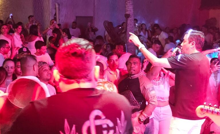 Churo Diaz, cantó, gustó y llenó en Barranquilla en una noche fantástica.
